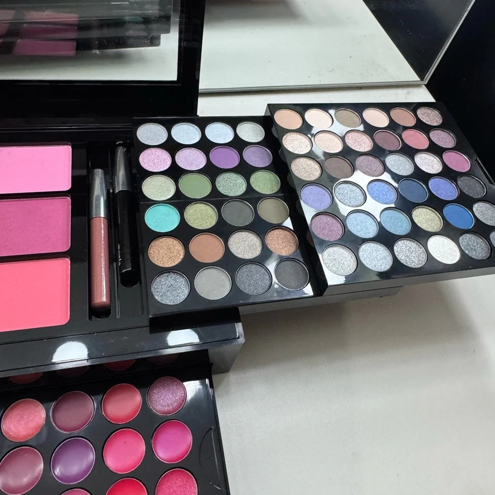 Big Makeup Palette - Picture 4 of 5